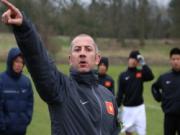 Thầy Guillaume lại trách móc hàng công U19