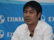 HLV Hữu Thắng “sốc” với pha 11m hỏng của Công Vinh