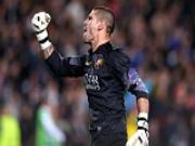 Từ chối Liverpool, Valdes sẽ gia nhập MU?