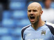 Man City bị chê nhiều tiền mà không biết mua hậu vệ