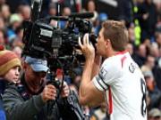 "Nụ hôn thần chết" của Steven Gerrard