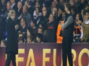 HLV của Benfica bị chê là thiếu đẳng cấp vì... giơ ba ngón tay chế giễu đối thủ