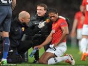 Mắt sưng húp, Valencia vẫn chiến đấu quả cảm cùng M.U