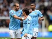 Mất người từ rất sớm, Man City vẫn hiên ngang "đả Hổ"