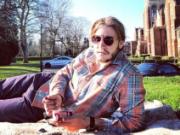 Bendtner chán đá bóng, lên mạng khoe gu thời trang