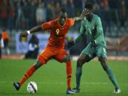 Benteke ngượng "chín mặt" sau pha bỏ lỡ khó tin