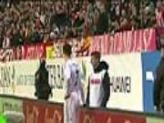 Ronaldo bị cậu bé nhặt bóng của Atletico trêu ngươi