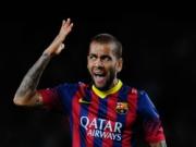 Dani Alves dọa rời Barcelona vào cuối mùa