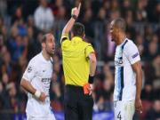 Trọng tài sai nhưng cầu thủ Man City cũng không đúng