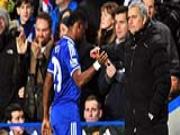 Khoảnh khắc “căng má, trợn mắt” hài hước của Eto’o