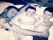 Rooney không ngại thay tã cho con