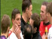 "Ông vua sân cỏ"  Mark Clattenburg đã phá hỏng trận "Siêu kinh điển màu Đỏ"