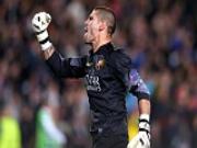 Vận đen tiếp tục theo đuổi Victor Valdes