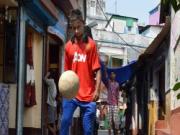 Man United tuyển tân binh đặc biệt: Con trai gái mại dâm