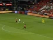 Cầu thủ Muang Thong tái hiện pha bứt tốc ghi bàn kinh điển của Bale