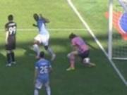 Pha để lọt háng vô duyên của thủ thành Lazio