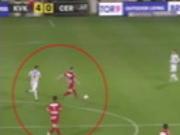 Pha dứt điểm từ khoảng cách 50m như Rooney