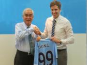 Chelsea và Man City bắt tay với bóng đá Việt Nam