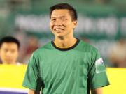 Thủ môn Mạnh Dũng khẳng định bị đồng đội "đâm lén"