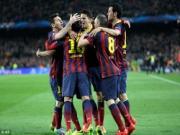 Đường chuyền "dao nóng cắt bơ" đỉnh cao của Iniesta