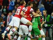 Chờ cái kết có hậu cho Dortmund và Arsenal