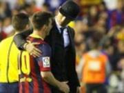 C.Ronaldo khoác vai an ủi Messi