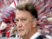 Louis Van Gaal: Bậc thầy, gã điên, kẻ hống hách, từng... tụt quần trước mặt cầu thủ