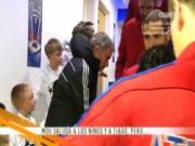 Lộ clip thủ thành Thibaut Courtois bị Mourinho phớt lờ trước trận đấu