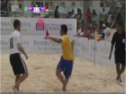 Cầu thủ Brazil ghi bàn ảo diệu trên sân cát