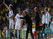 Jose Mourinho & sự bất lực phía sau "cánh gà"