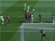 Màn phối hợp đá phạt 'kì dị' của Getafe khiến hàng thủ Barca sụp đổ