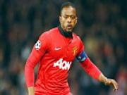 Man United chấp nhận mất Evra