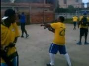 Fan cuồng Brazil nã súng AK-47 ăn mừng bàn thắng