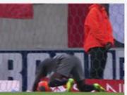 Pha làm bàn cực dị chọc tức đối thủ