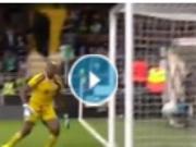 Pha đánh gót siêu dị của tuyển thủ Scotland