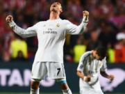 Cristiano Ronaldo: Người hùng hay ngôi sao may mắn