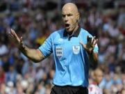 Chuyện trọng tài Howard Webb chuẩn bị cho World Cup 2014