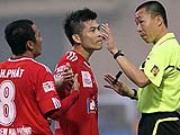 Trọng tài bóng đá: Làm không nổi thì phải mời người ngoài