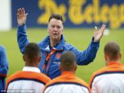 Van Gaal mở đường ở lại Man Utd cho Giggs