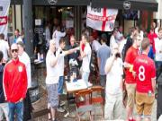 Anh thua trận, 10 fan nhập viện khẩn