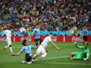 Bại trận trước Uruguay, HLV Hodgson “cầu cứu” người Italia