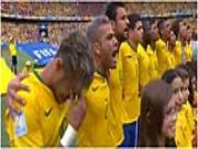 Neymar bật khóc khi hát quốc ca Brazil