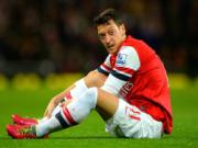 Ballack chê Ozil “cài số lùi” trong mùa giải vừa qua