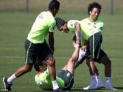 HLV Scolari đá trúng chỗ hiểm của Dani Alves