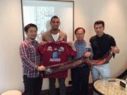 Cậu em nhà Ferdinand sang Thái Lan chơi bóng