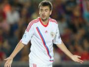 Chelsea nhắm Schennikov thay Ashley Cole