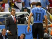 HLV Tabarez: “Uruguay cần Suarez trở lại”
