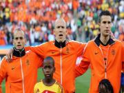 Javi Martinez lo ngại bộ ba tấn công của Hà Lan