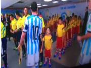 Hành động "vô tâm" đáng lên án của Messi với 1 fan nhí