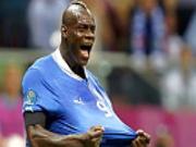 Ăn mừng bàn thắng theo phong cách của Mario Balotelli